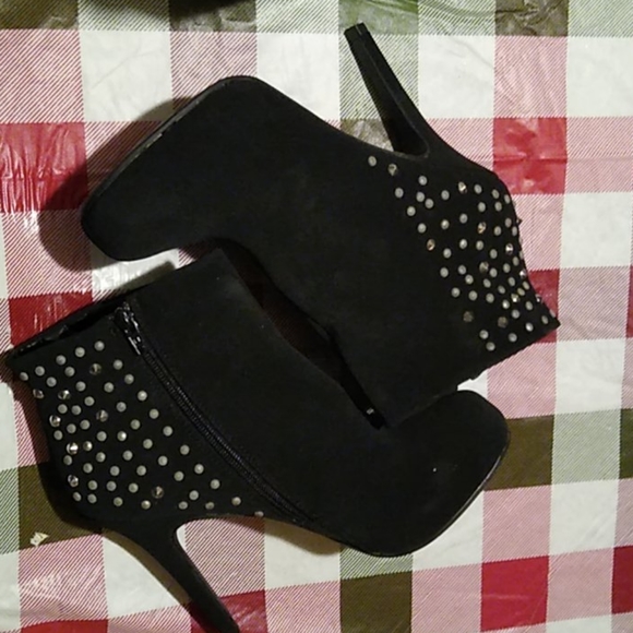 Ankle booties - Picture 3 of 3